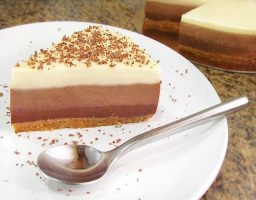Tarta a tres chocolates