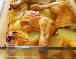 Muslos de pollo con patatas al horno