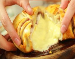 Hojaldre de camembert y frambuesa