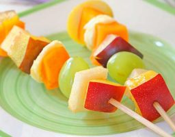 Brochetas de frutas