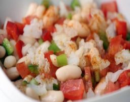 Ensalada fría de alubias blancas con bacalao