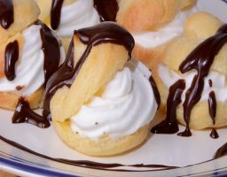Profiteroles de nata