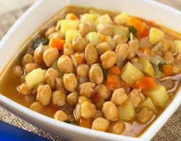 Cocido de garbanzos con verduras