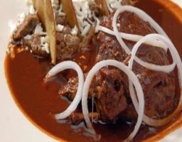 Liebre en salsa de vino