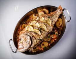 Pargo al horno con patatas