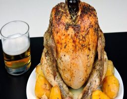 Pollo sentado a la cerveza
