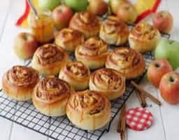 Rollitos de manzana, pasas y canela
