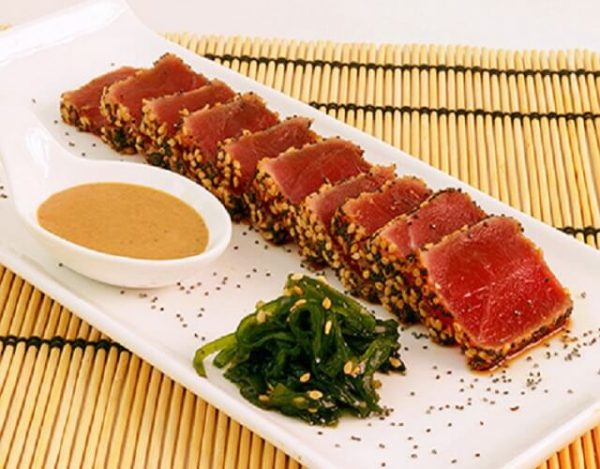 Tataki de atún rojo con sésamo