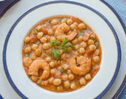 Garbanzos con langostinos