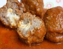 Albóndigas-Rellenas-con-Queso