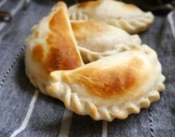 Empanada de queso al horno