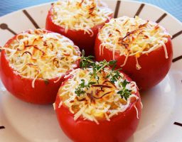 Tomates rellenos al horno