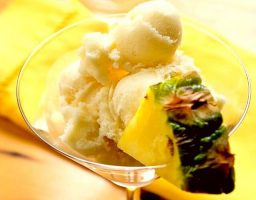 Sorbete de piña y ron