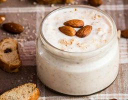 Yogur de leche de almendras