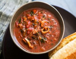 Calamares con Tomate