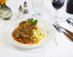 Cordero con salsa de almendras