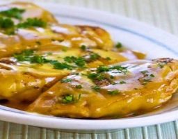 Pollo en salsa con vino blanco