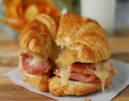 Croissant de Jamón y Queso