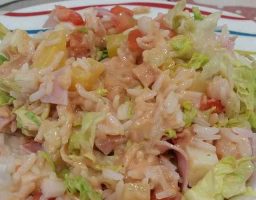 Ensalada arroz con salsa rosa