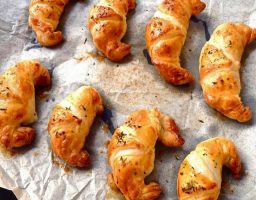 Mini croissant rellenos salados