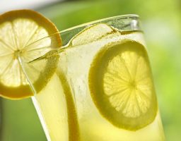 Limonada de vino blanco