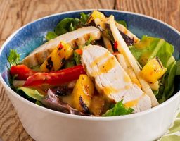 Ensalada de Pollo y Piña