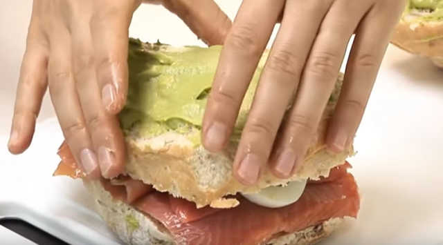 Sandwich de salmón ahumado