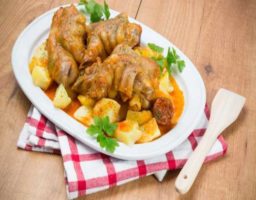 Manitas de cerdo en salsa de la abuela