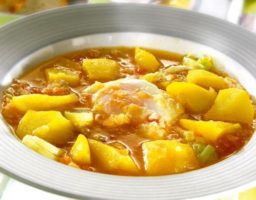 patatas guisadas con huevo