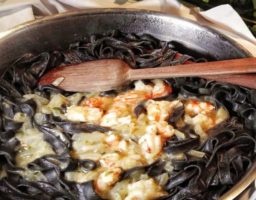 Tallarines de Sepia con Verduras