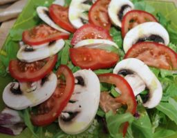 Ensalada de champiñones y tomate