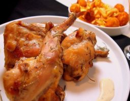 Conejo con salsa gorgonzola