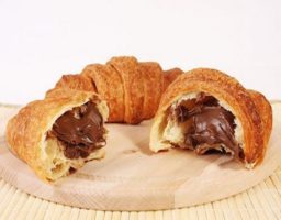 Croissant relleno de chocolate