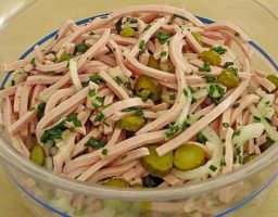 Ensalada alemana con mortadela