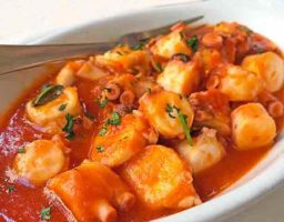 Pulpo en salsa de tomate