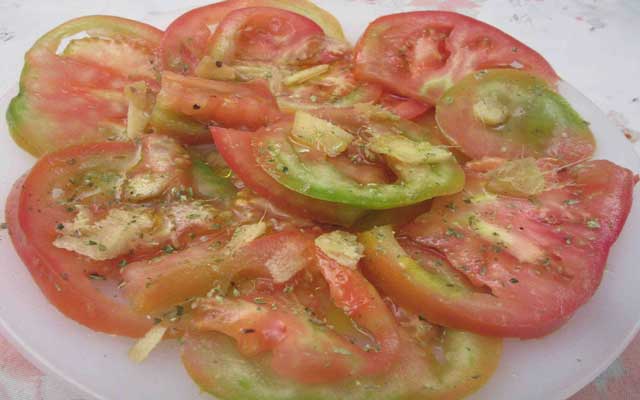 Ensalada de champiñones y tomate