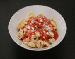 Tortellini con Salsa de Tomate