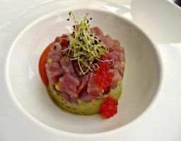 Tartar de atún y mango