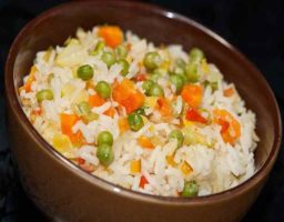 Arroz blanco con verduras