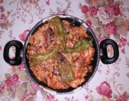 Arroz campero con conejo y pimiento verde