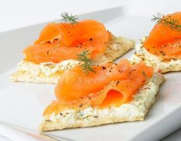 Tostadas de crema de queso y salmón