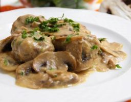 Albóndigas en salsa de champiñones