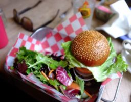 Hamburguesa con salsa teriyaki