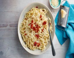 Espaguetis a la Carbonará sin Huevo