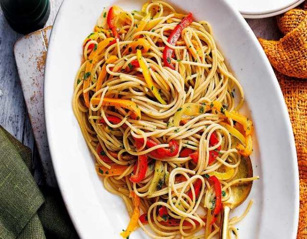 Espaguetis con Salsa Peperonata