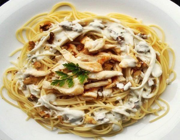 Receta de Espagueti con pollo y champiñones