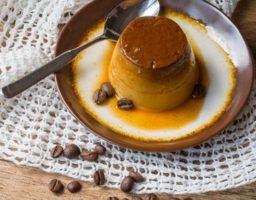Flan de café y chocolate blanco