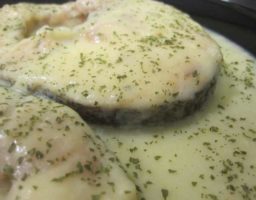 Merluza con salsa de puerros