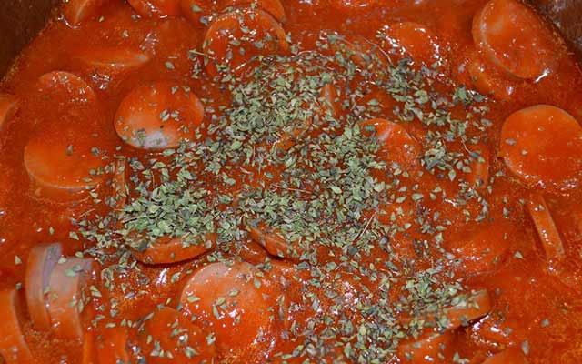 Salchichas en salsa de tomate