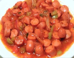 Salchichas en salsa de tomate